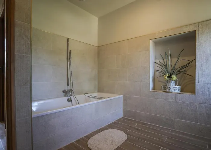 Hébergement de vacances Chateau De Cambayrac, Résidence Exceptionnelle Pour 12 Personnes *